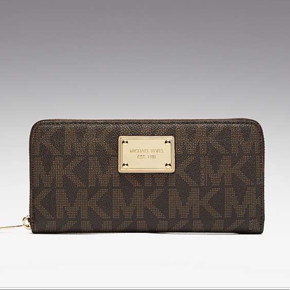 Michael Kors Handbags - Michael Kors Jet Set Continental Zip Around Wallet
